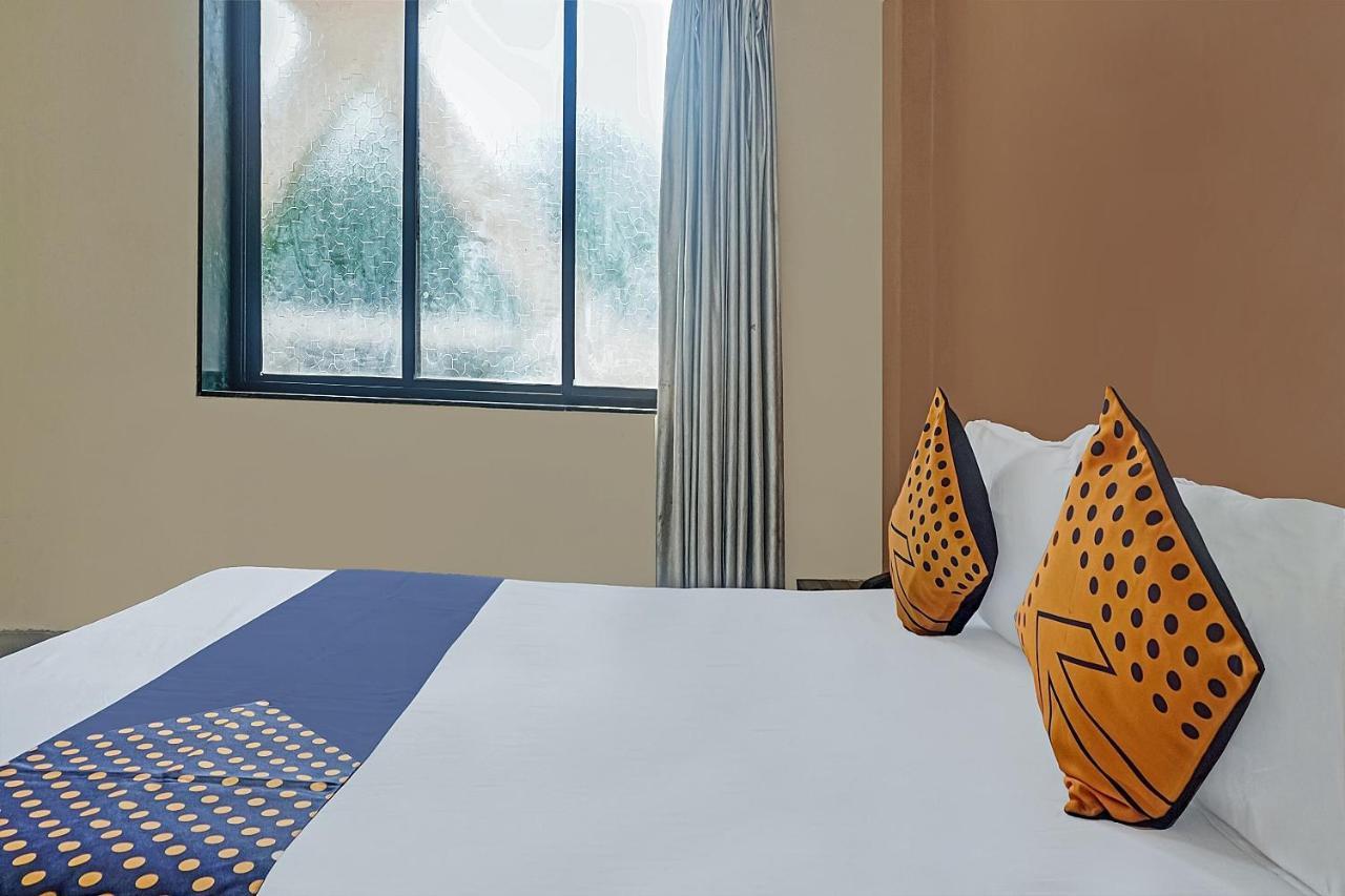 Oyo Flagship 75444 Hotel Kinara Lodging & Boarding Mangvadi Exterior photo