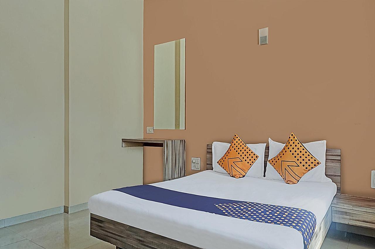 Oyo Flagship 75444 Hotel Kinara Lodging & Boarding Mangvadi Exterior photo