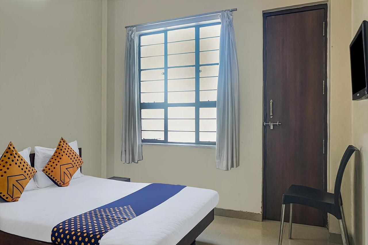 Oyo Flagship 75444 Hotel Kinara Lodging & Boarding Mangvadi Exterior photo