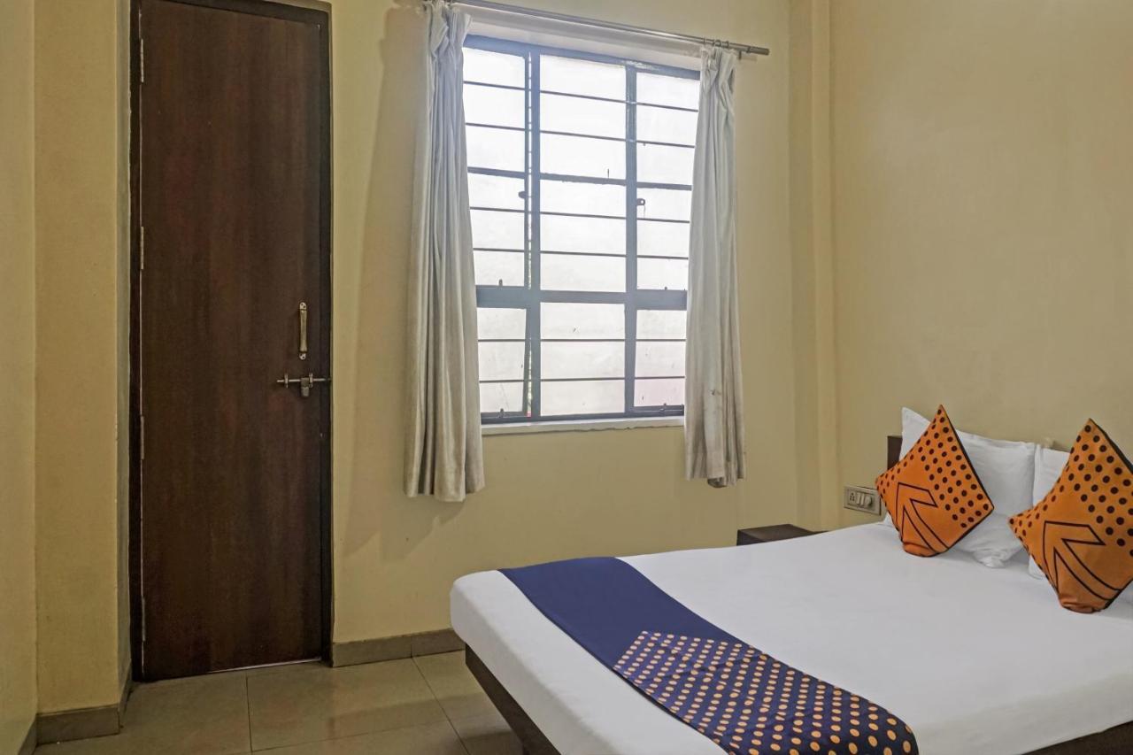 Oyo Flagship 75444 Hotel Kinara Lodging & Boarding Mangvadi Exterior photo